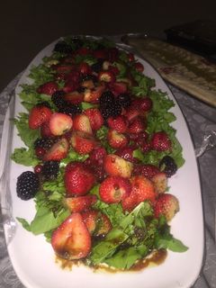 صورة لوصفة سلطة الجرجير والفواكه😋