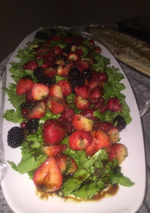 صورة لوصفة سلطة الجرجير والفواكه😋