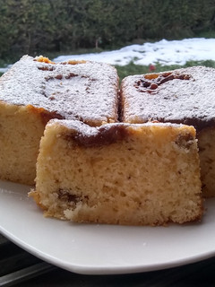 Una foto de Budín de nueces y dulce de leche ❤️🤤🤤