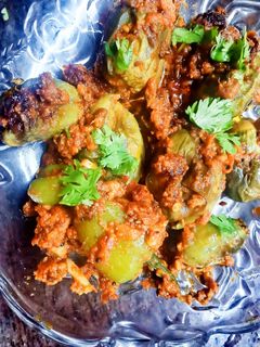 भरवा बैंगन (bharwa baingan recipe in Hindi) रेसिपी मुख्य फोटो