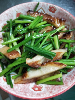 韭菜花炒甜不辣 的食譜成品照片
