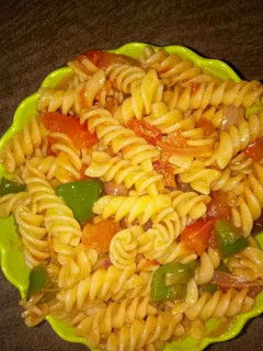 वेजिटेबल पास्ता (Vegetable Pasta recipe in Hindi) रेसिपी मुख्य फोटो