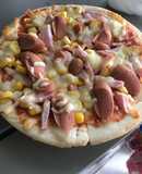 Pizza thịt nguội xúc xích ngô ngọt