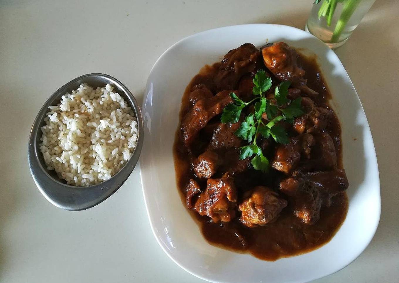 Conejo con pimientos y berenjenas