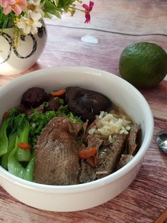 Hình của món Buổi sáng với Mì vịt tiềm.