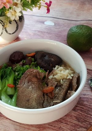 Hình của món Buổi sáng với Mì vịt tiềm.
