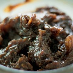 A picture of Tamarind-Dates Chutney.