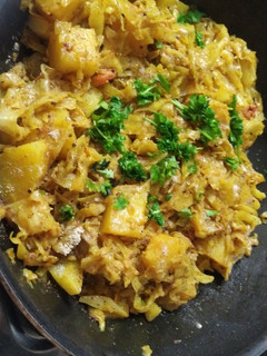 आलू पत्तागोभी की सब्जी (Aloo patta gobhi ki sabzi recipe in hindi) रेसिपी मुख्य फोटो