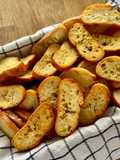 Tostones de Pan con Aceite y Sal