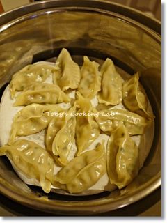 用電鍋將冷凍水餃和素水餃輕鬆變身美味蒸餃 的食譜成品照片