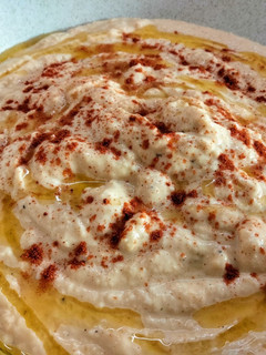 Una foto de Hummus clásico