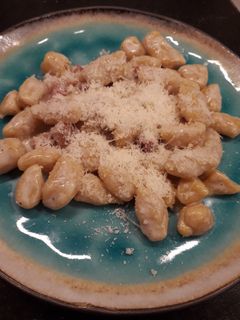 Tejszínes-parmezános sütőtökös gnocchi baconnel recept fotója