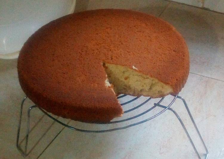 Simple Way to Make Homemade Vanilla Cake