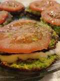 Medallones de cáscara de zapallitos verdes, avena y rellena de queso cremoso