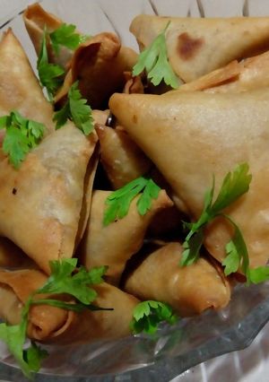 A picture of Chicken samosa.