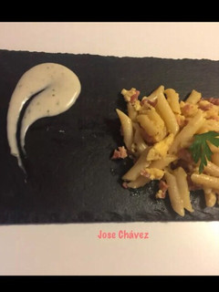 Una foto de Macarrones con taquitos de Serrano, Champiñones y Huevo