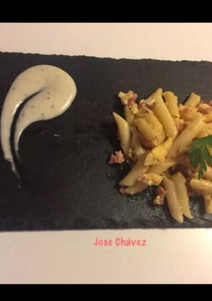 Una foto de Macarrones con taquitos de Serrano, Champiñones y Huevo