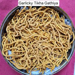 Garlicky Tikha Gathiya A picture of Garlicky Tikha Gathiya.
