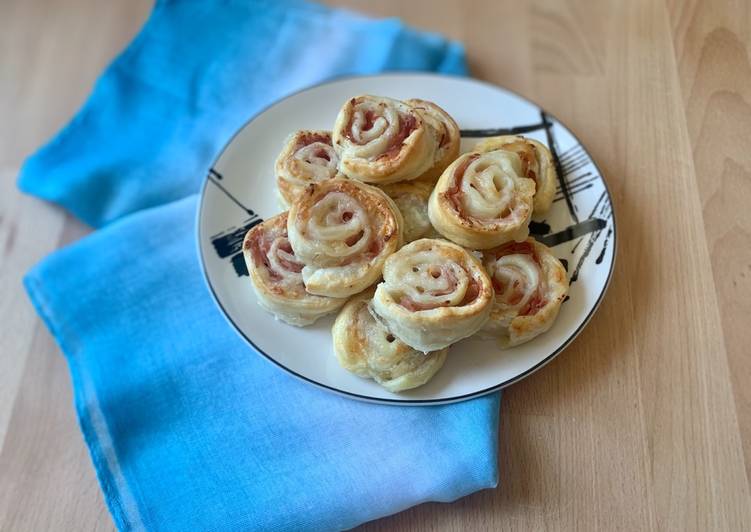 Girelle di sfoglia con mozzarella, prosciutto cotto o rigatino toscano