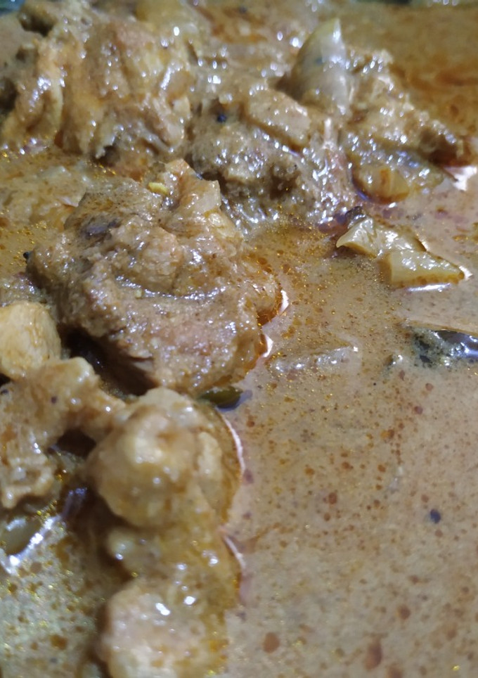 வீடே மனக்க கூடிய கோழி குழம்பு (kozhi kulambu recipe in tamil) செய்முறை முக்கிய புகைப்படம்