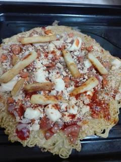 A picture of Noodles pizza.