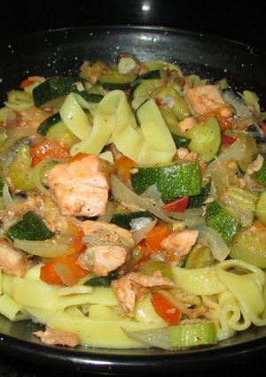Foto principal de Tagliatella con salmón y verdura