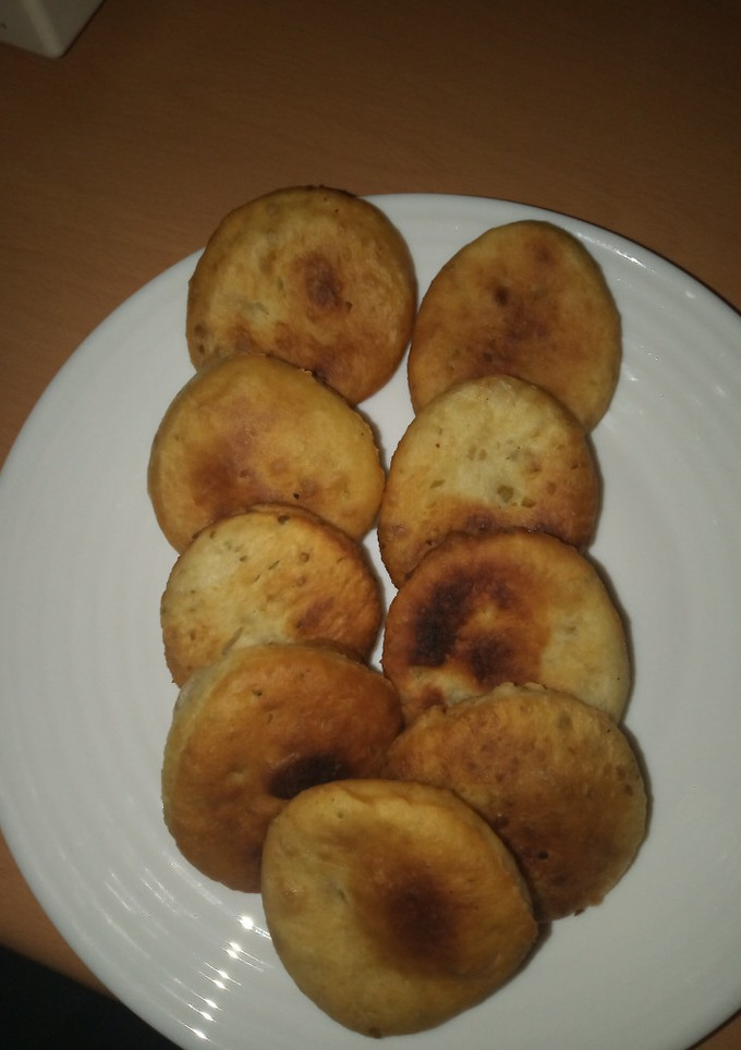 Una foto de Pan con aceitunas en la sartén