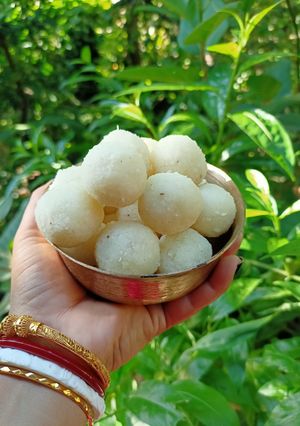 চিনির সাদা নাড়ুুু (Chinir sada naru recipe in Bengali) রেসিপির প্রধান ছবি