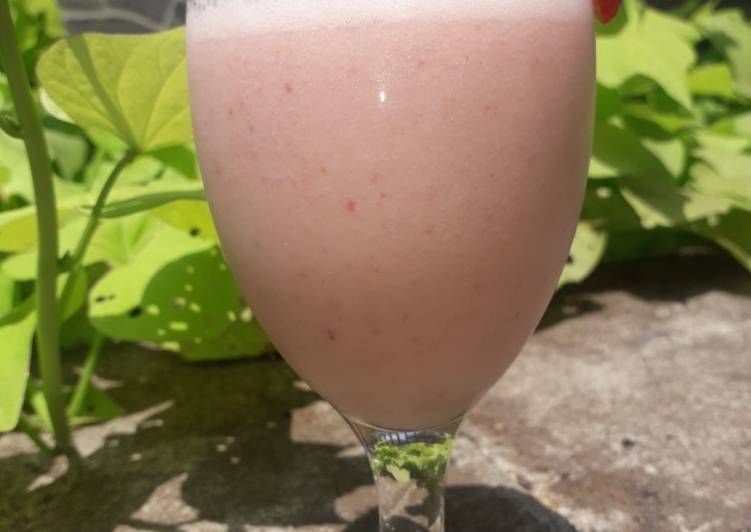 Strawberry Smoothie with Ultra UHT