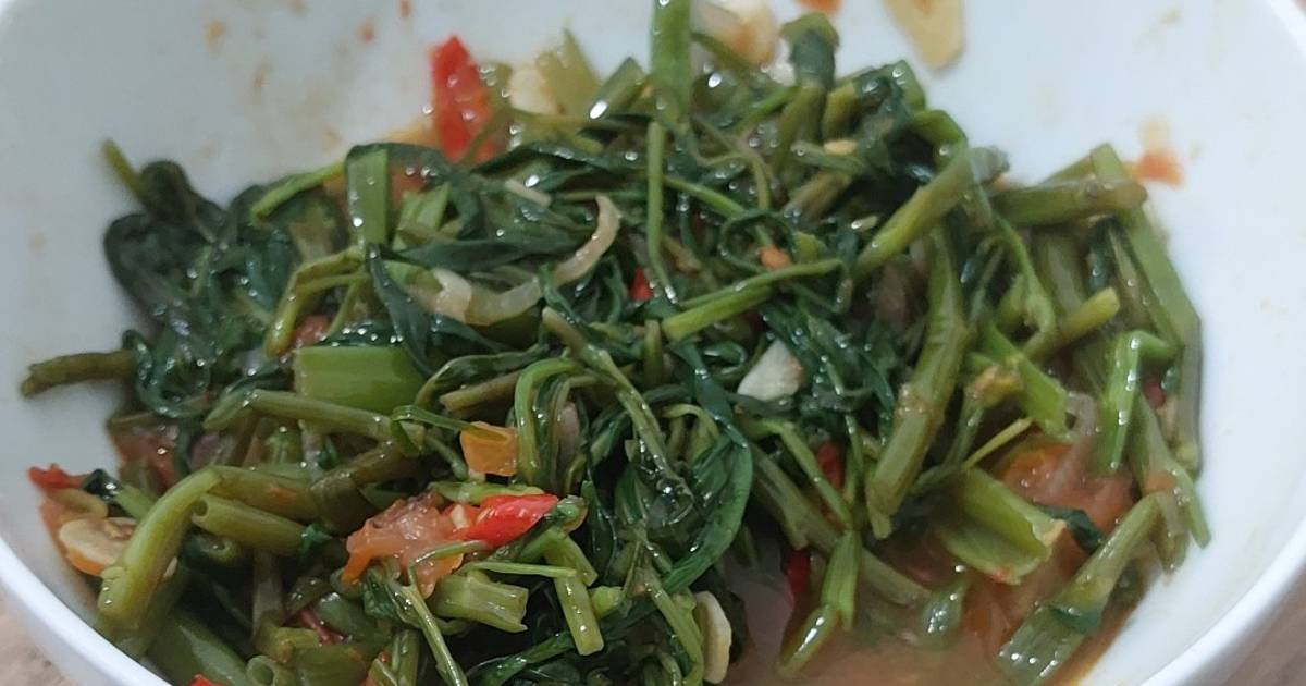 Resep Tumis Kangkung Terasi oleh Waffles - Cookpad