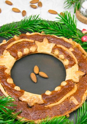 Une photo de Galette des rois comme une couronne à la frangipane