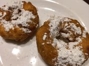 Una foto de donas fritas