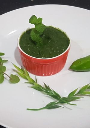 A picture of Green chutney.