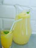 Lemoniada jabłkowo-cytrynowa z miętą