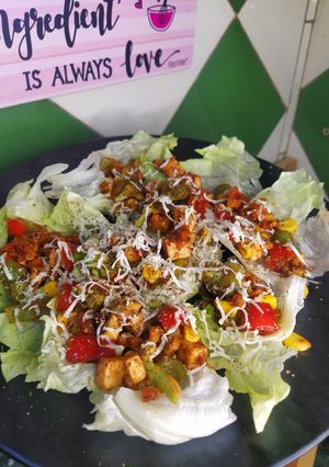 A picture of Veggie lettuce cups.