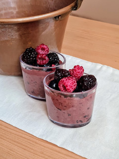 Una foto de Postrecito de frutos rojos y chocolate by Sol ☀ Keto, vegano, sin gluten, sin edulcorante