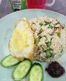 Nasi goreng kerabu meletop