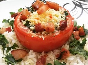 Foto de Tomates Recheados com Cottage, Bacon e Couve