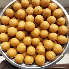 A picture of Besan Ke Ladoo.