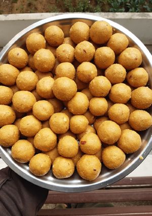 A picture of Besan Ke Ladoo.