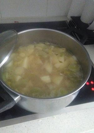 A picture of Easy leek 'n' potato soup.