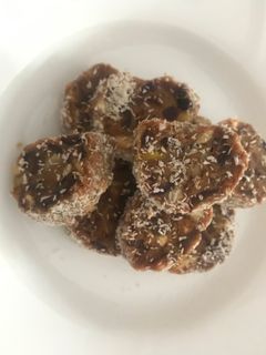 ખજુર રોલ(Khajoor Roll Recipe In Gujarati) રેસીપી મુખ્ય ફોટો