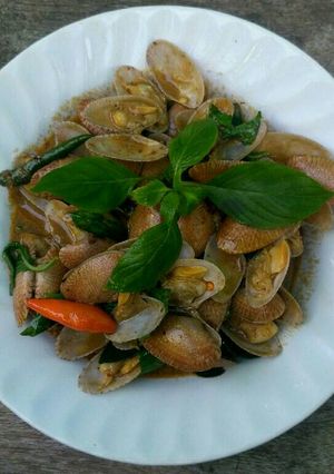 A picture of Stir Fried Surf Clam with Roasted Chili Paste and Sweet Basil.