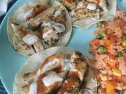 Una foto de pollo sin verduras