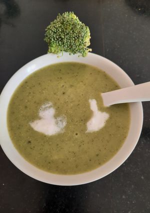 A picture of Broccoli soup.