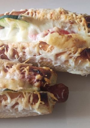 Hot dog sütőben sütve recept fotója
