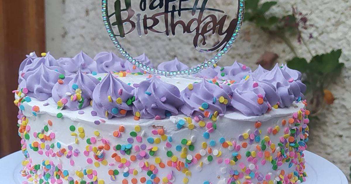 Birthday cake ? Receta de Shani Amador Orozco- Cookpad