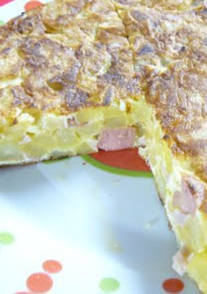 Una foto de Tortilla de papas y panchos