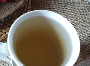 Una foto de Té de jengibre y limón