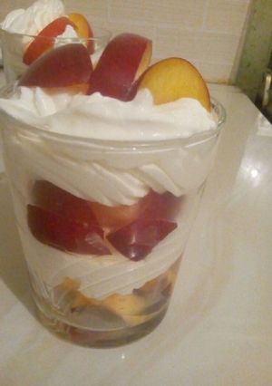 صورة لوصفة تحلية باردة بالخوخ والموز